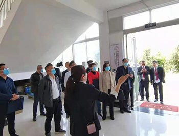 遂寧市政協(xié)歐斯云副主席、遂寧市經(jīng)信局黨委副書記譚止戈一行蒞臨我司