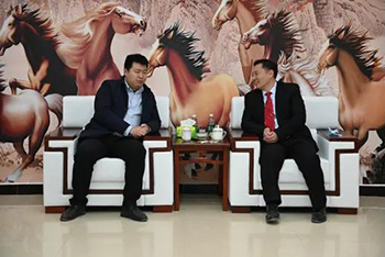 射洪市委常委、市紀(jì)委書記、市監(jiān)委主任戴宇一行為利美集團(tuán)送來(lái)了服務(wù)企業(yè)廉心卡！