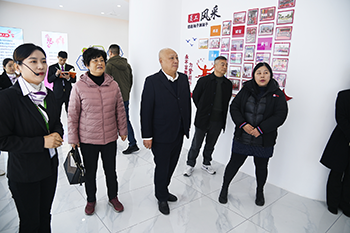 射洪市關(guān)工委執(zhí)行主任稅清亮、常務(wù)副主任龐明華一行蒞臨利美集團(tuán)指導(dǎo)黨建、關(guān)工委工作